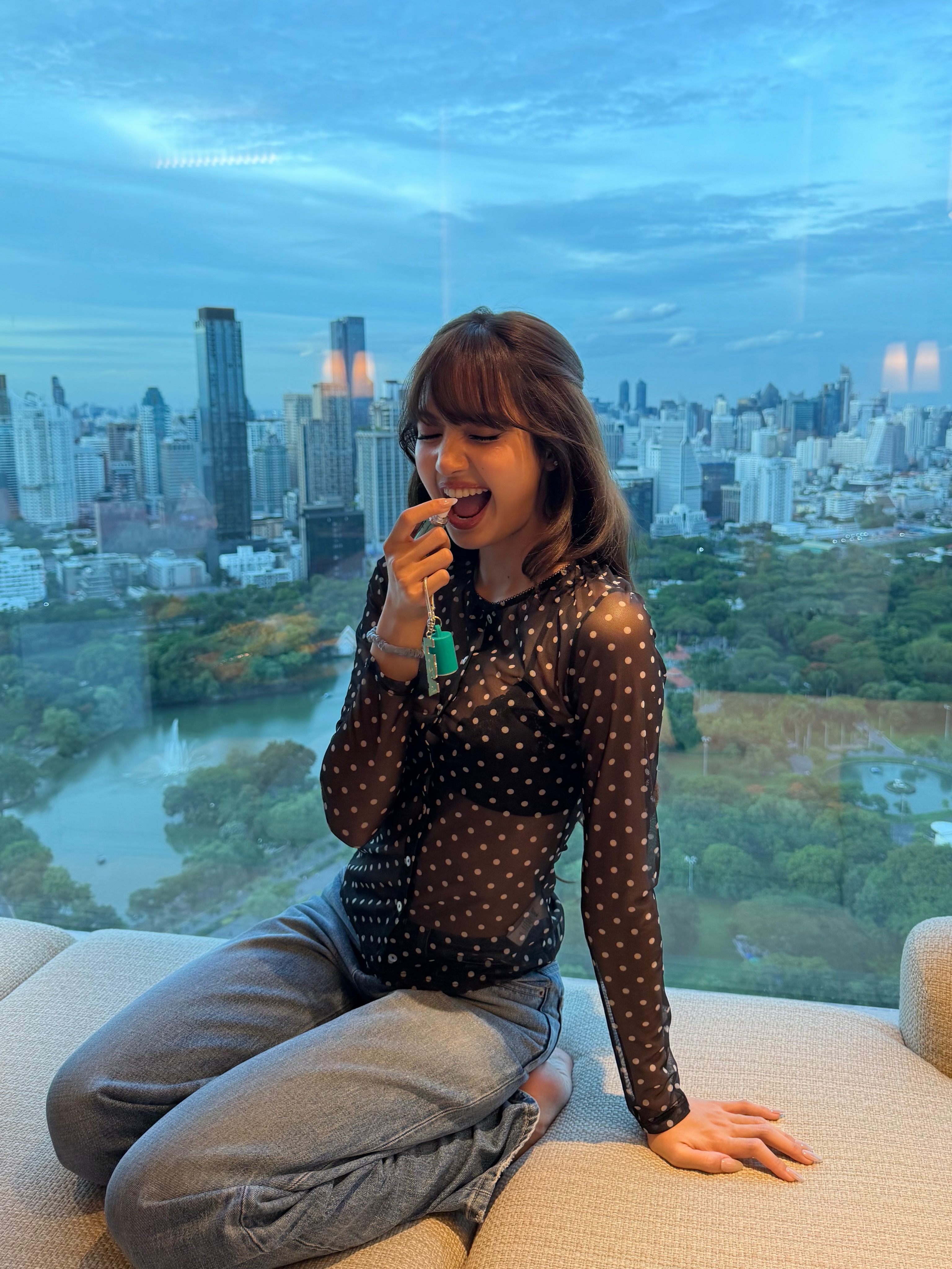 lalalalisa_m_20260705_p_3933964818432911835_6_3933963329987286251.jpg