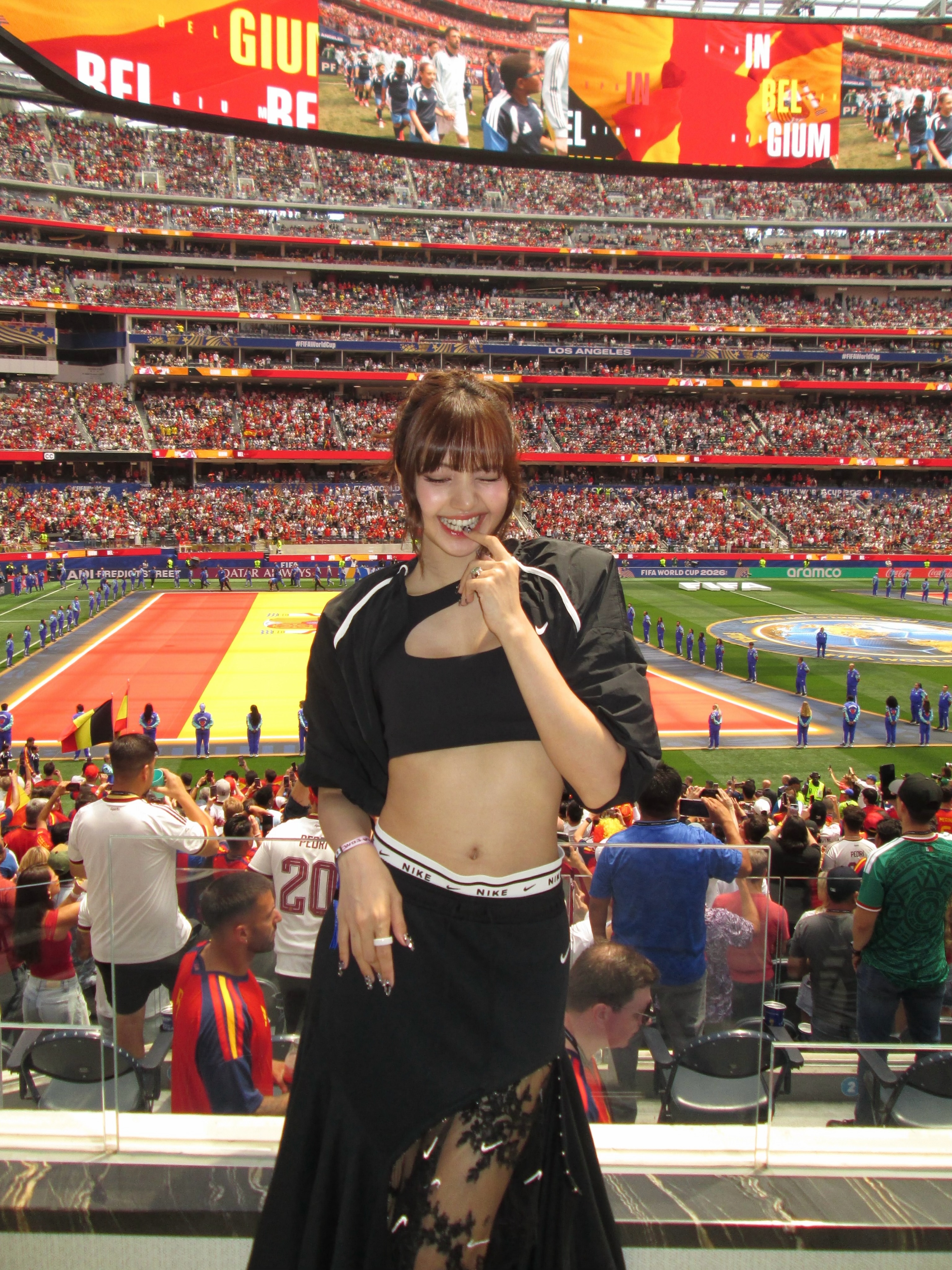 lalalalisa_m_20260711_p_3938572173757956924_1_3938565045363622830.jpg