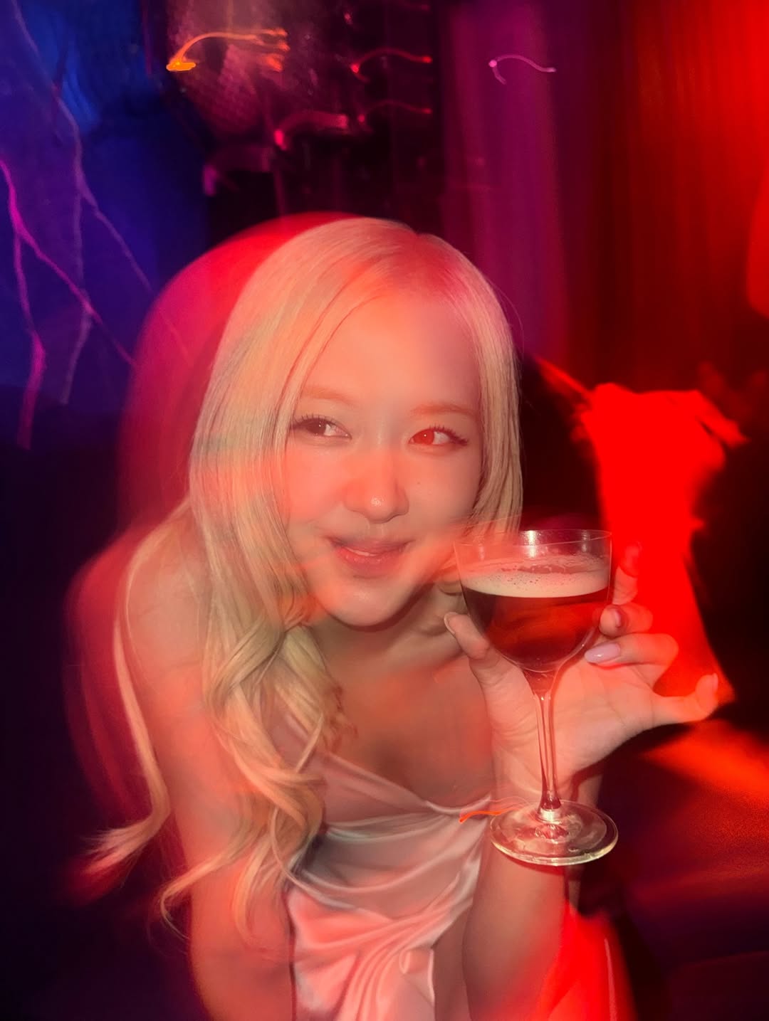 I cannot believe APT won international song of the year at the @brit awards. Thank you @brits fo (15).jpg