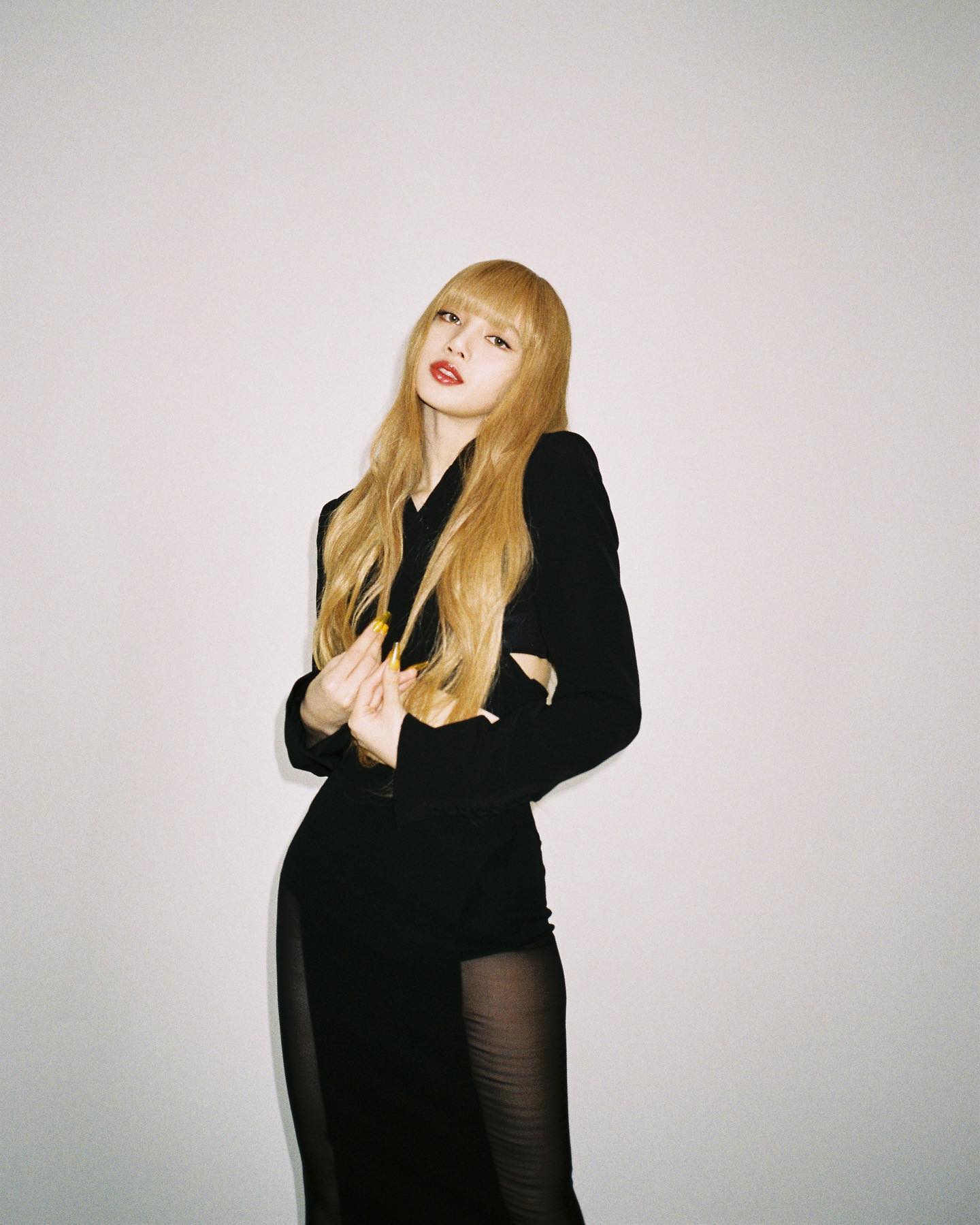 lalalalisa_m-18052021-0001.jpg