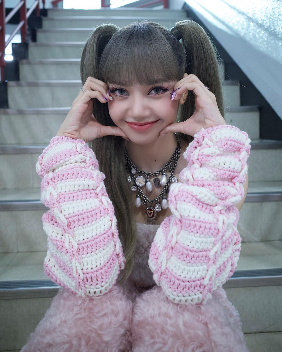 lalalalisa_m_1632662960_2671292979525106258_8012033210.jpg