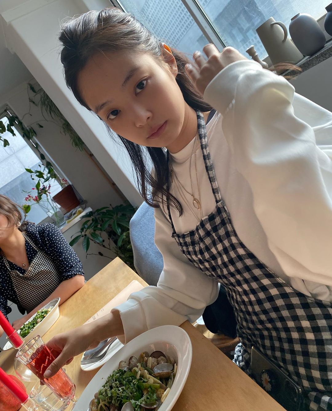 jennierubyjane_1_B6NcuPbnr_s_.jpg