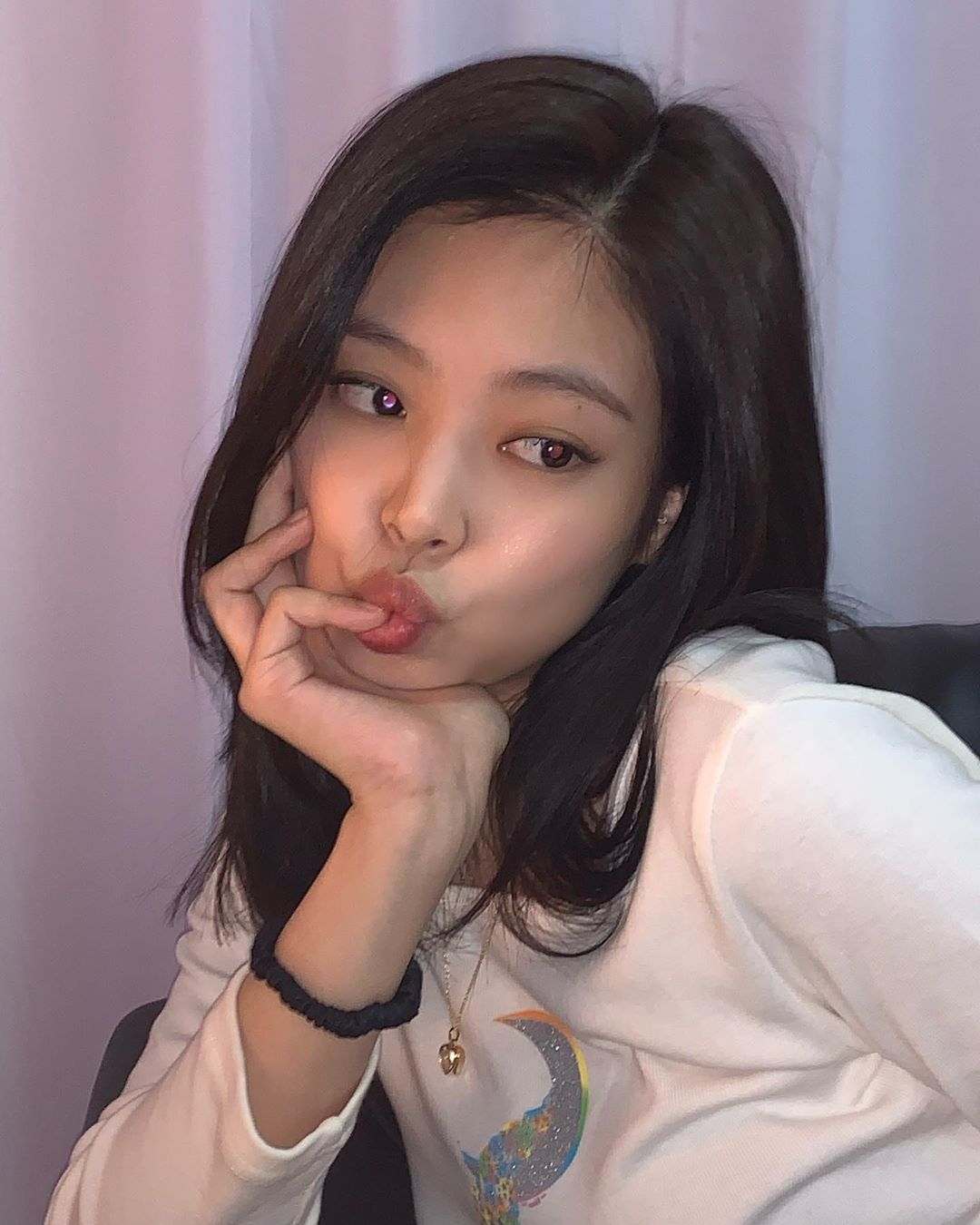 jennierubyjane_1_B7VPUcYH5RZ_.jpg