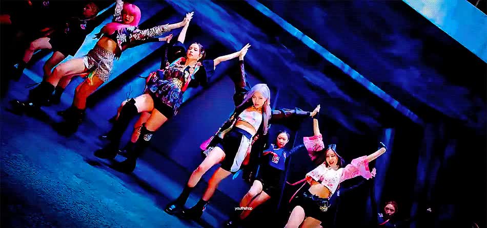 blackpink-20200626-233716-000-resize.gif