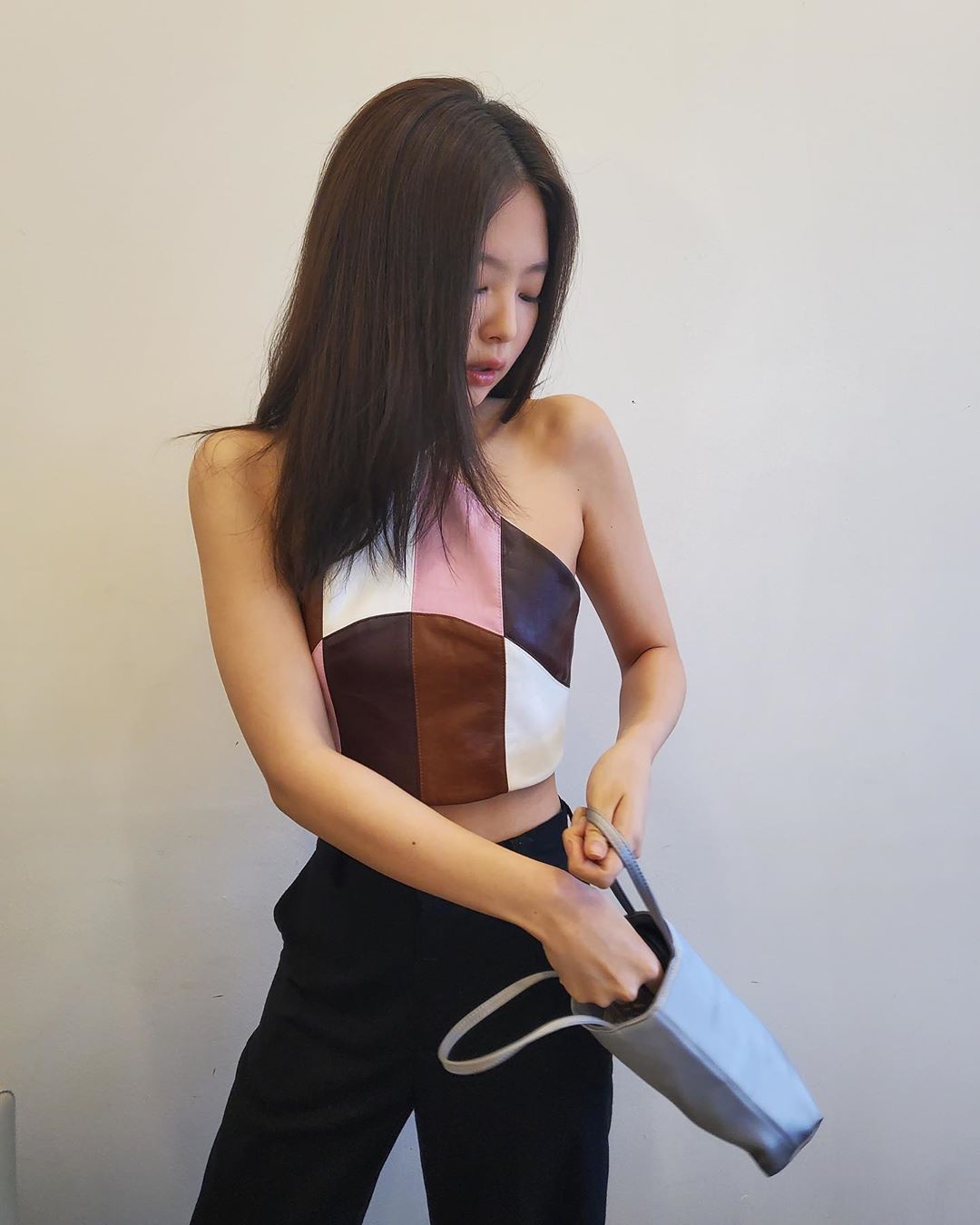 jennierubyjane_2_B_9rWIGD_cs_.jpg