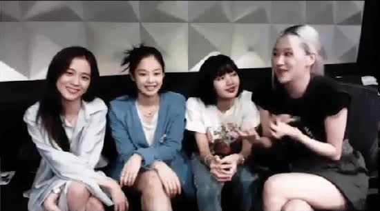 blackpink-20200824-170313-001-resize.gif