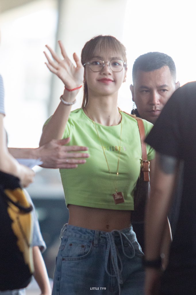 blackpink-20191003-172136-019.jpg