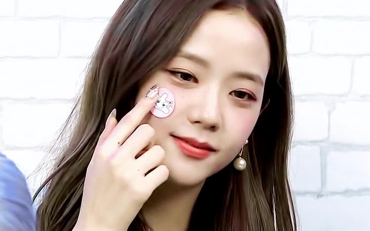 jisoo95-20200630-181705-000.gif