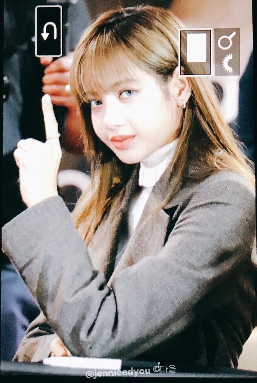 blackpink-20191012-230816-001.jpg