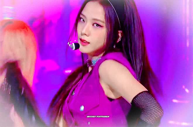 jisoo95-20200712-204958-001.gif