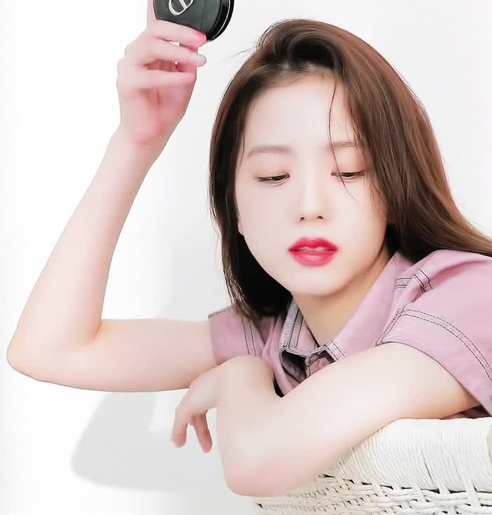 jisoo95-20200708-205340-005.gif