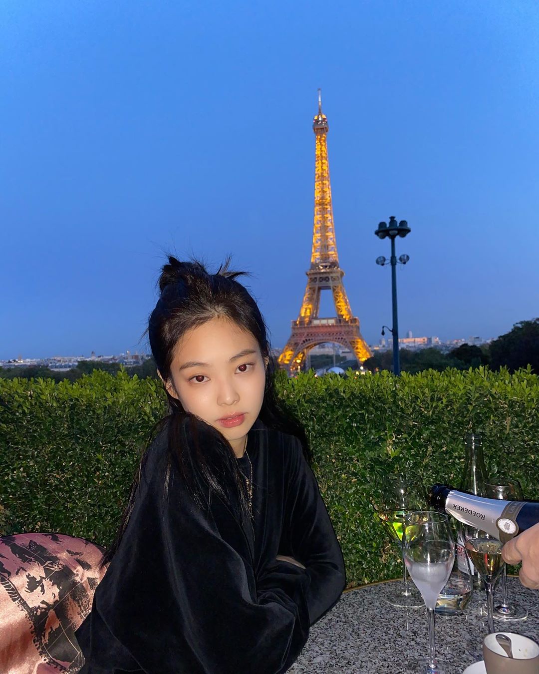 jennierubyjane_1_B3R2dssj6s3_.jpg