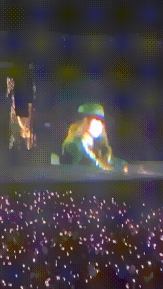 LALISAAAA - BLACKPINKatKYOCERADOME_D1 BLACKPINKinOSAKA_D1 BLACKPINKatOSAKADOME_D1 @ygofficialblink ctto.mp4_20200104_182145.gif