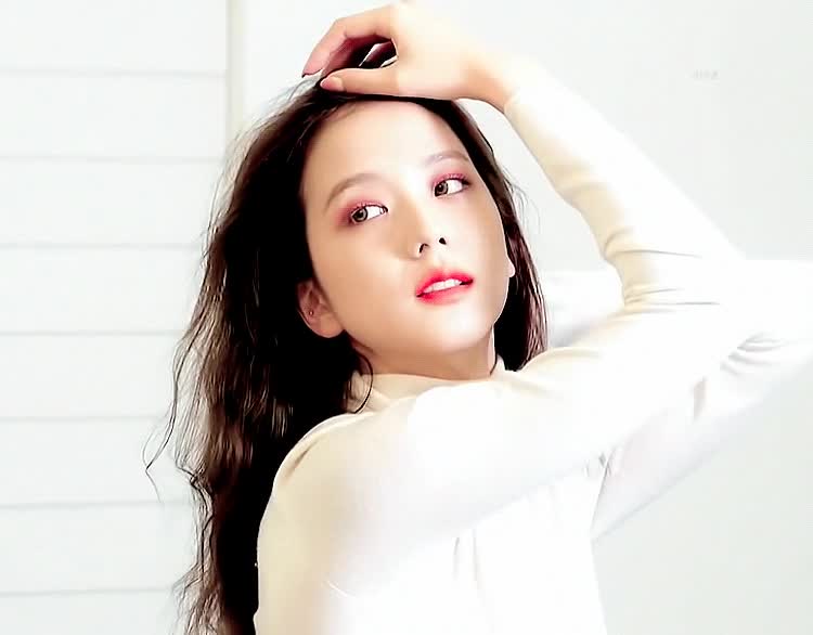 jisoo95-20200813-223830-003.gif