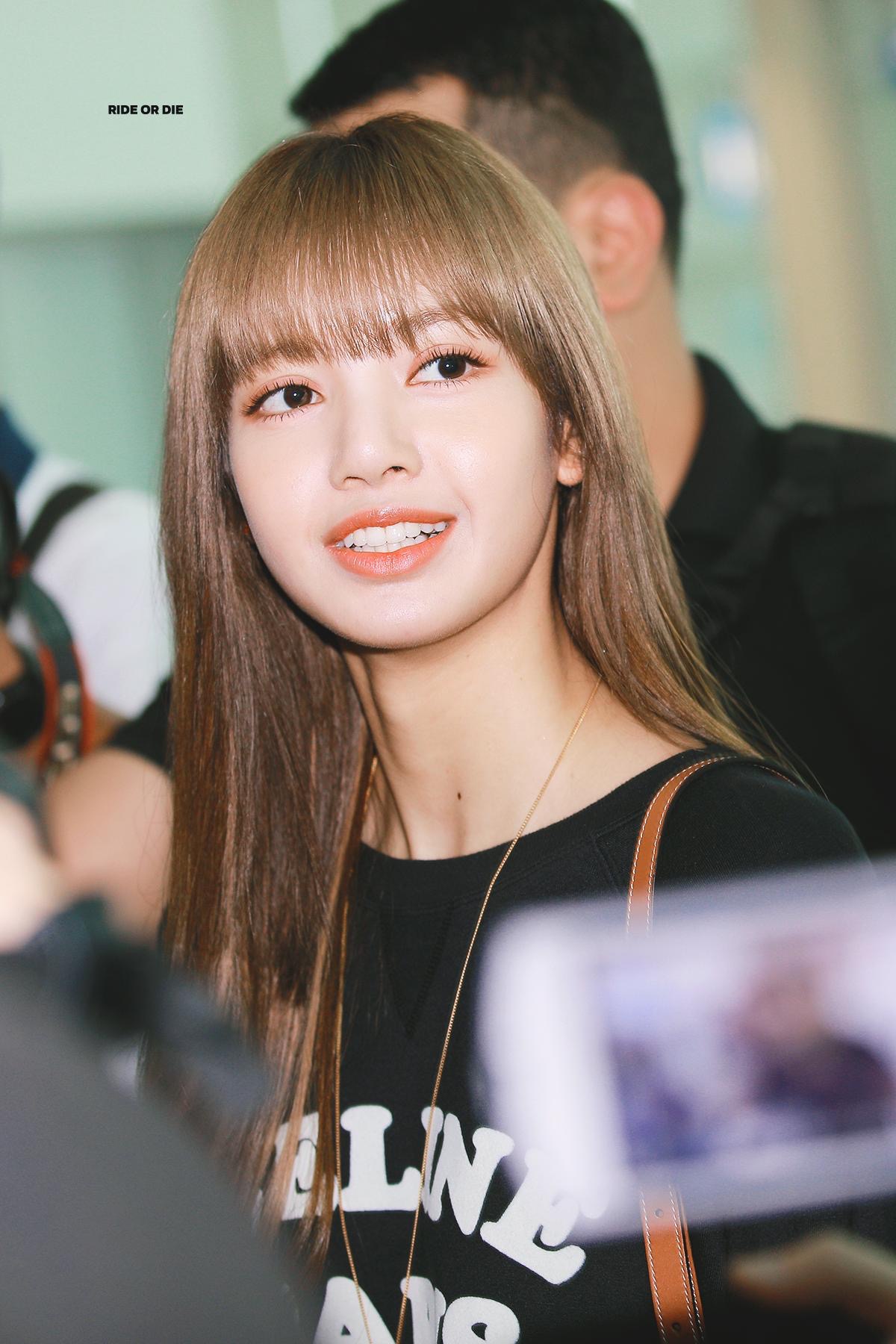 blackpink-20190926-235459-000.jpg